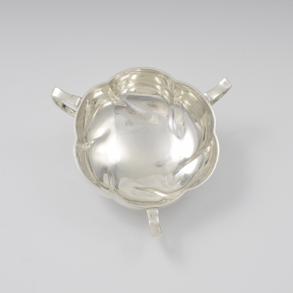 Edwardian Art Nouveau Silver Three Handle Quaich / Tyg  View VIII