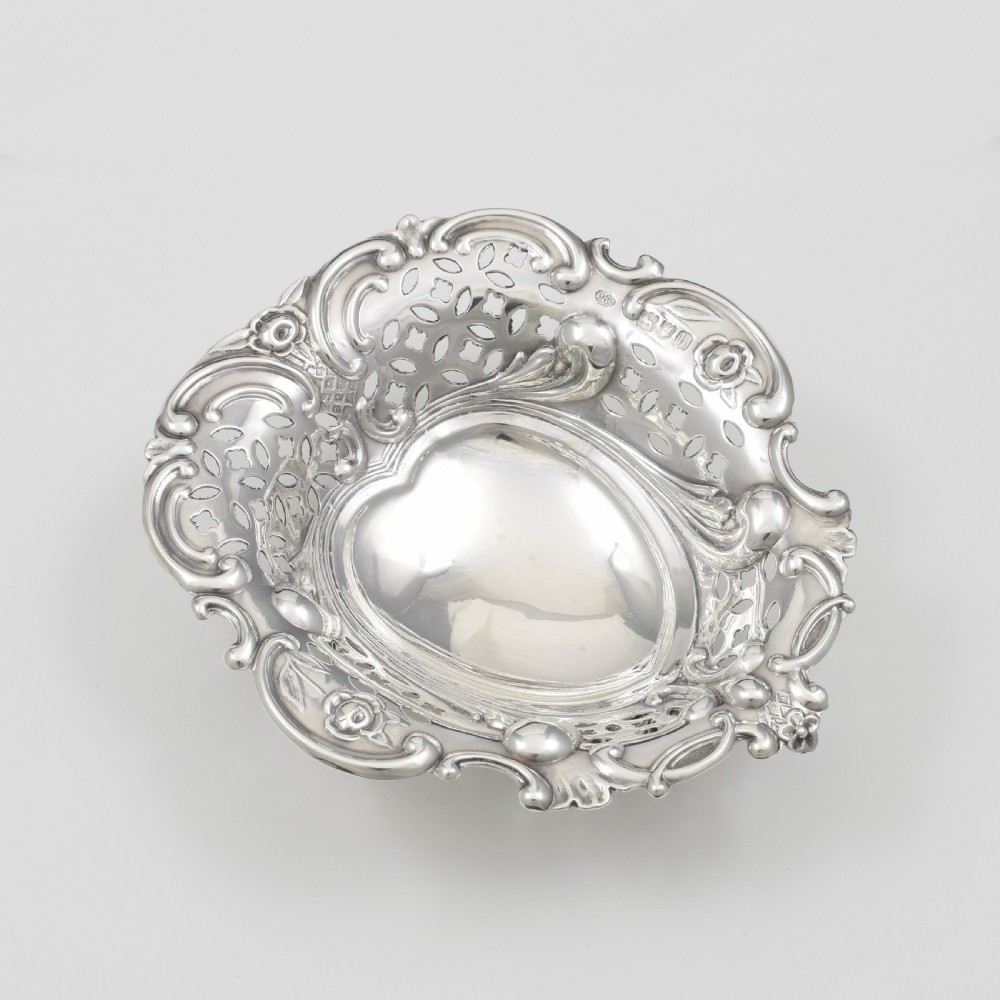 Large Edwardian Silver Heart Shaped Pierced Trinket / Bonbon Dish Comyns View II