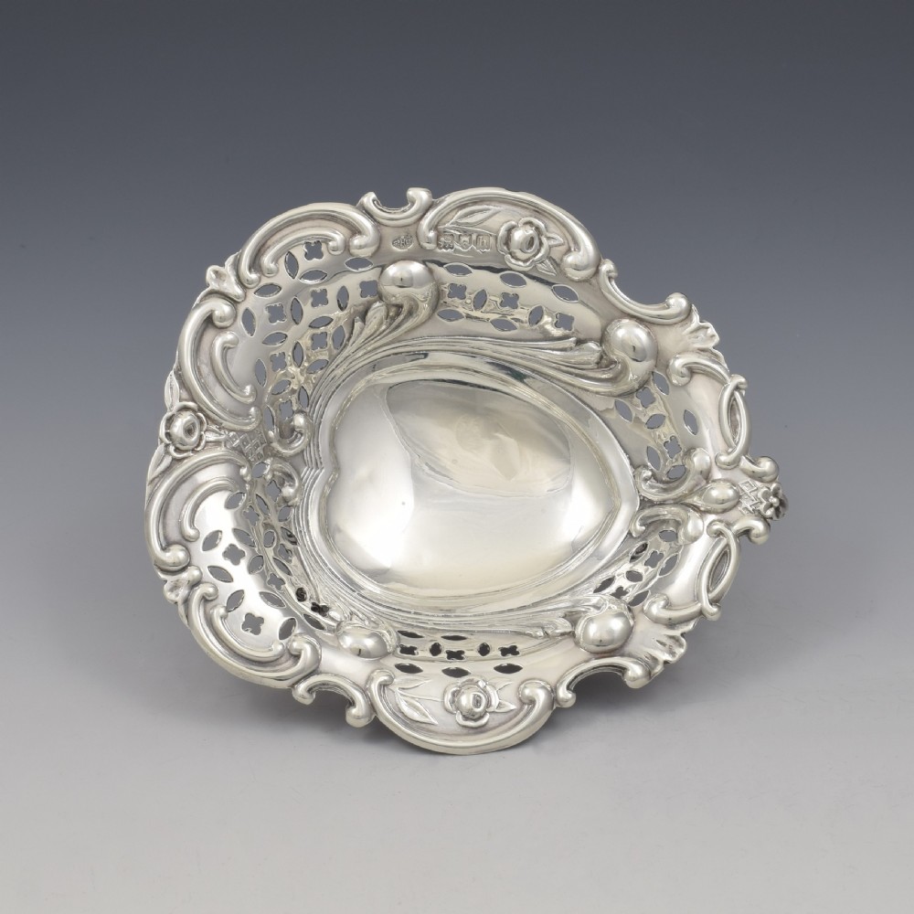 Large Edwardian Silver Heart Shaped Pierced Trinket / Bonbon Dish Comyns View III