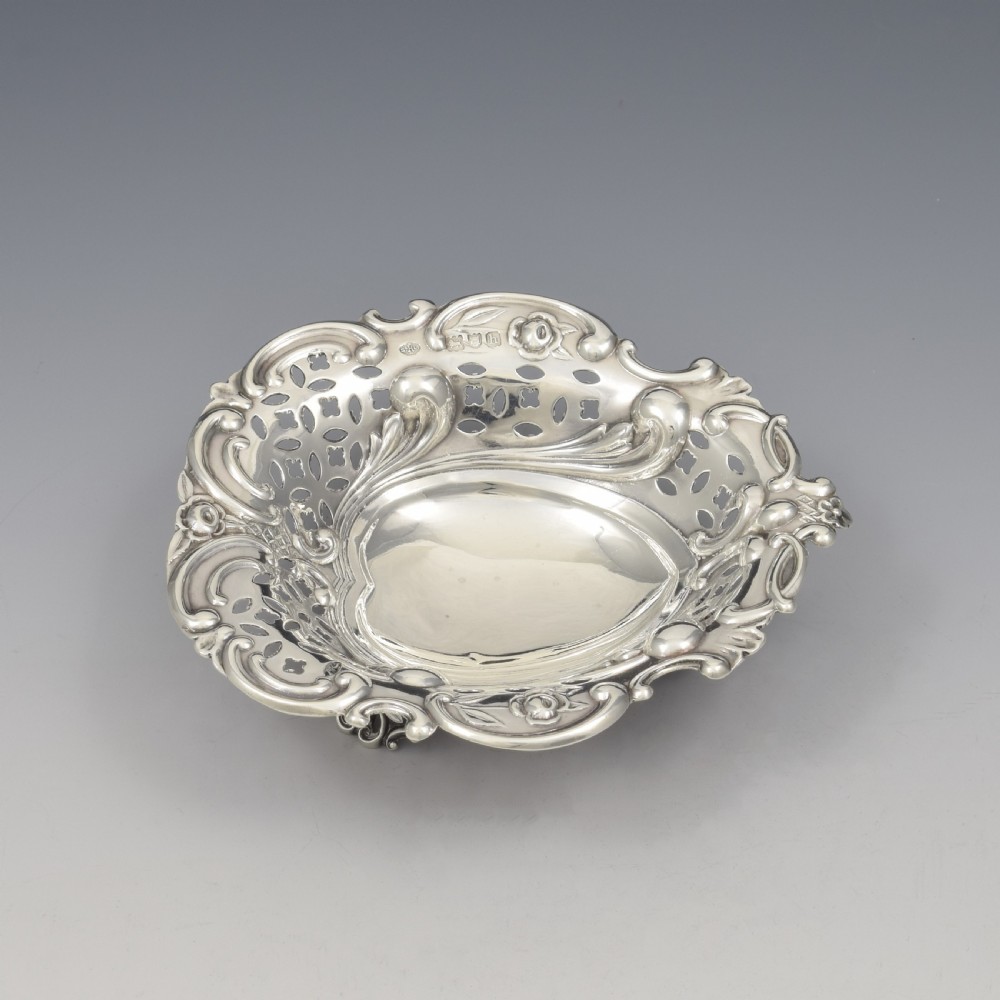 Large Edwardian Silver Heart Shaped Pierced Trinket / Bonbon Dish Comyns View V