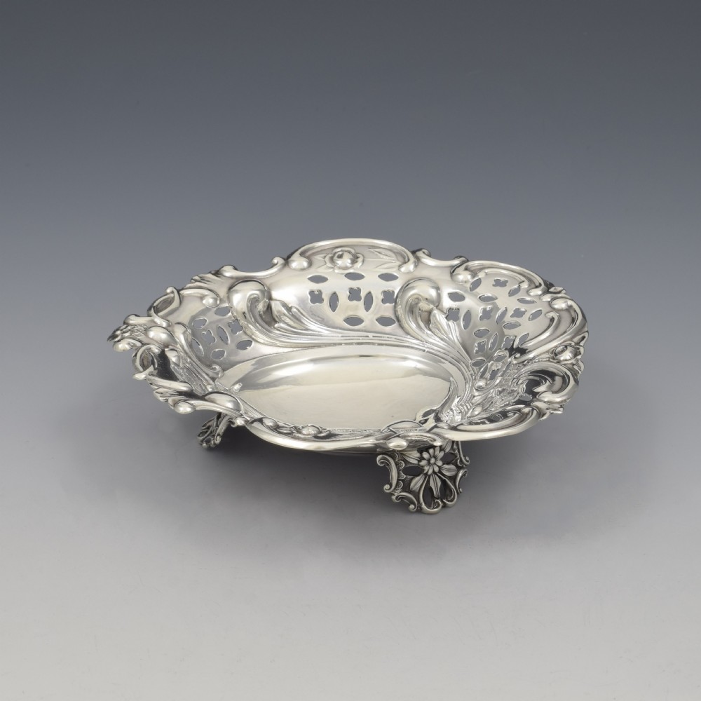 Large Edwardian Silver Heart Shaped Pierced Trinket / Bonbon Dish Comyns View VII