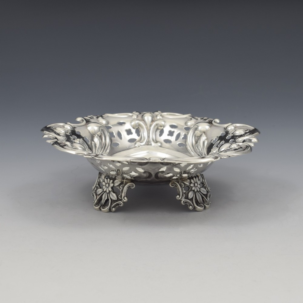 Large Edwardian Silver Heart Shaped Pierced Trinket / Bonbon Dish Comyns View X
