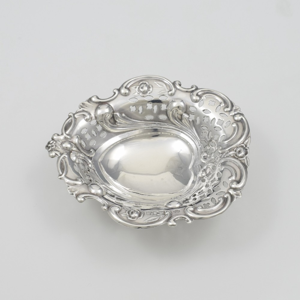Large Edwardian Silver Heart Shaped Pierced Trinket / Bonbon Dish Comyns View XIV