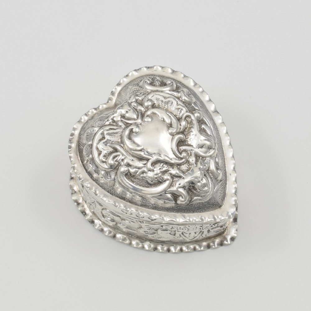 Victorian Small Silver Embossed Heart Shape Trinket / Jewellery Box William Comyns
