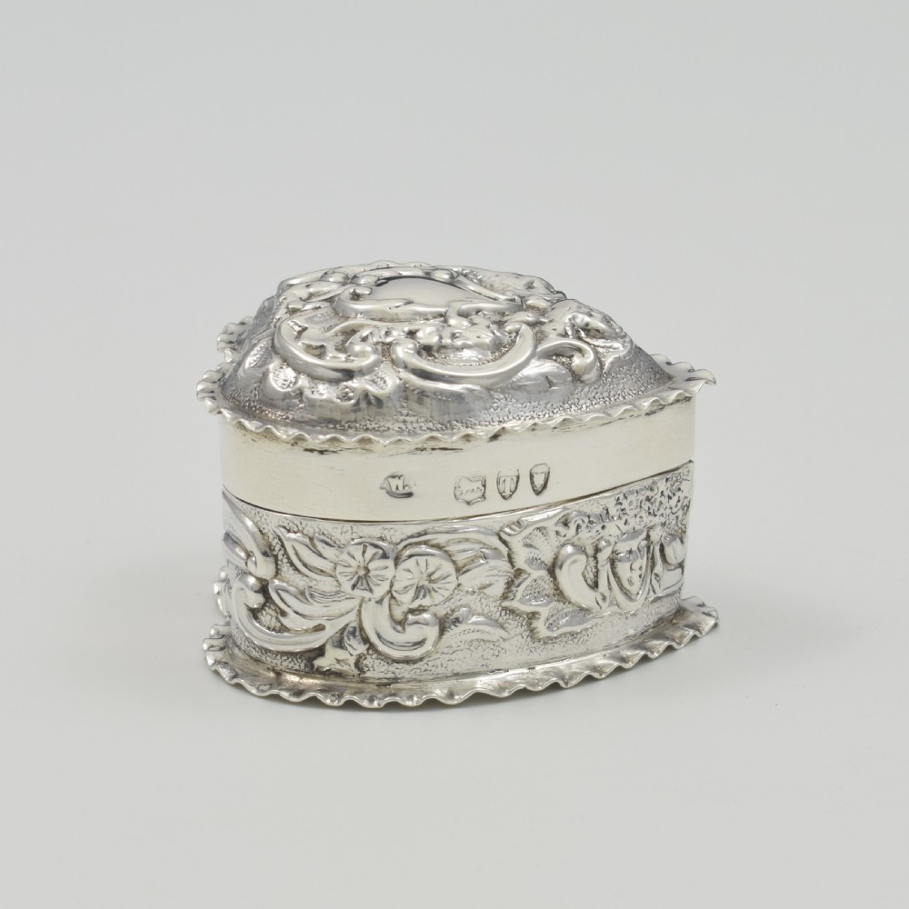 Victorian Small Silver Embossed Heart Shape Trinket / Jewellery Box William Comyns View VII