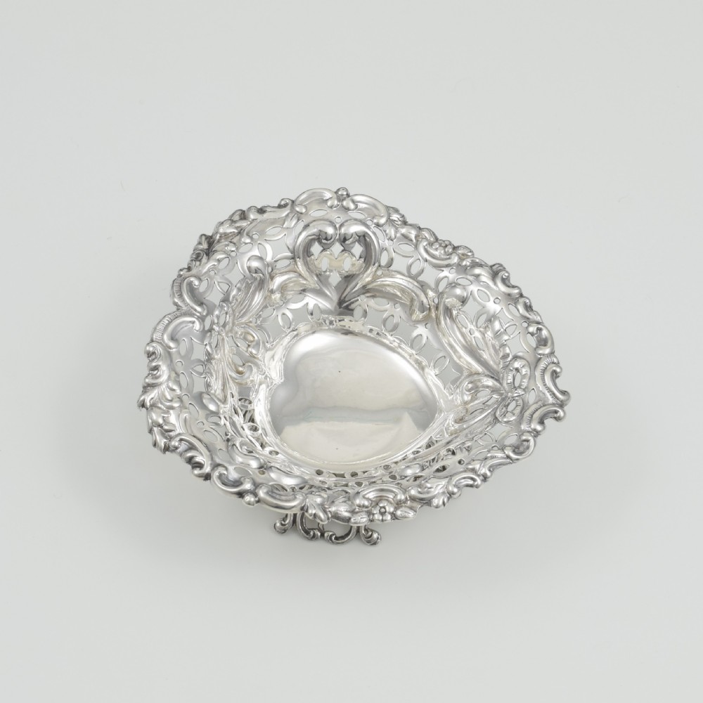 Victorian Heart Shaped Pierced Pedestal Bonbon / Trinket Dish William Comyns 