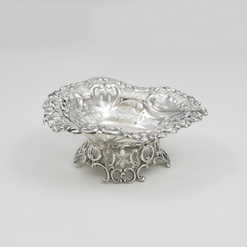 Victorian Heart Shaped Pierced Pedestal Bonbon / Trinket Dish William Comyns  View X