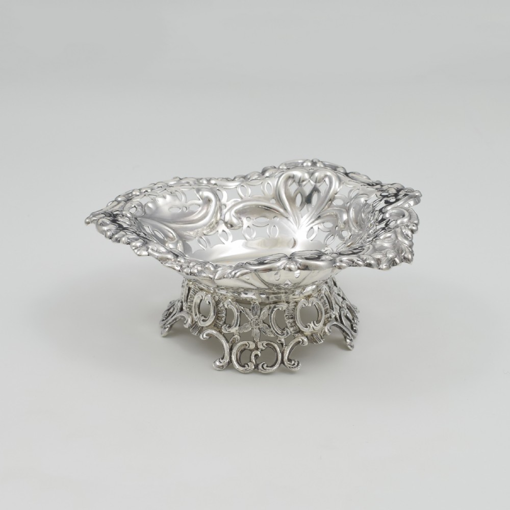 Victorian Heart Shaped Pierced Pedestal Bonbon / Trinket Dish William Comyns  View XII