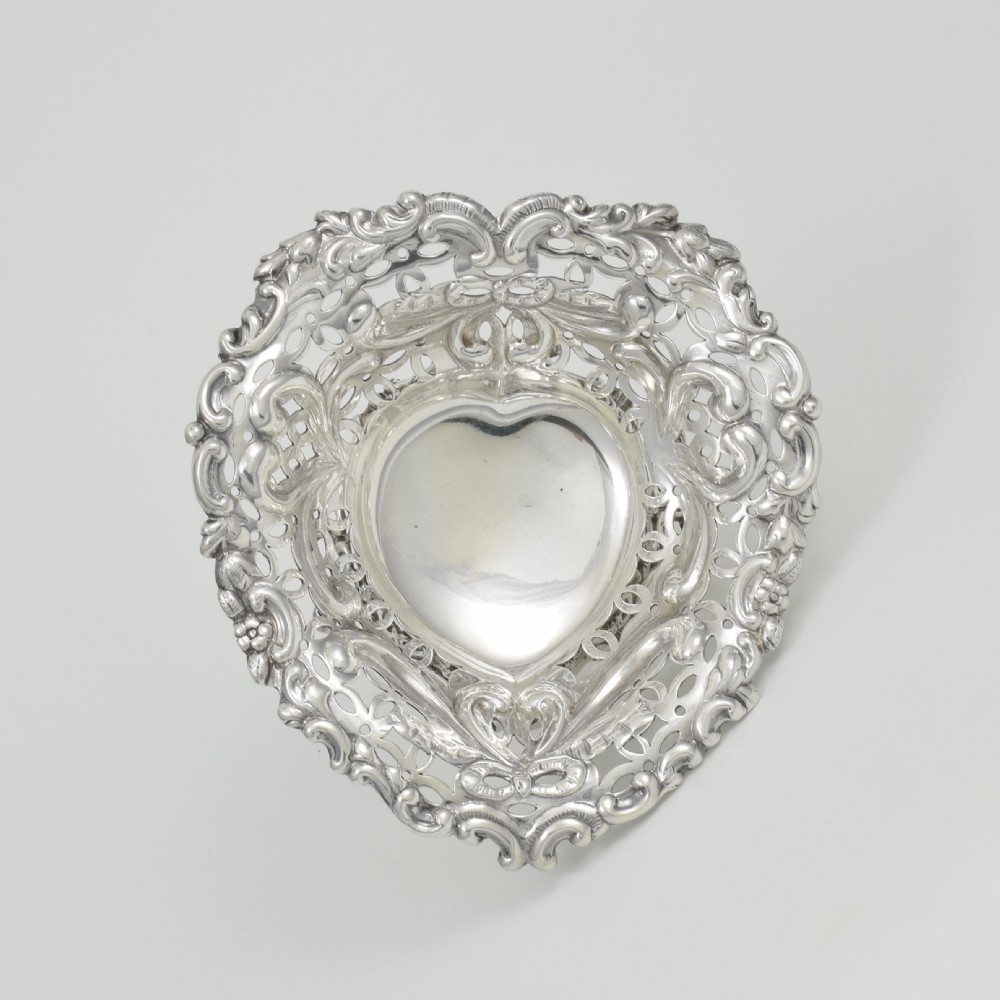 Victorian Heart Shaped Pierced Pedestal Bonbon / Trinket Dish William Comyns  View XIII