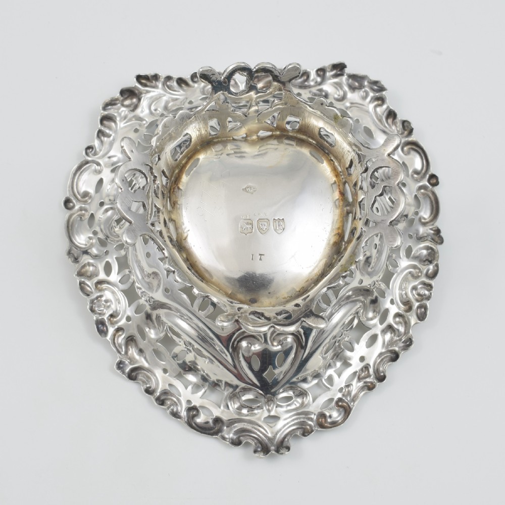 Victorian Heart Shaped Pierced Pedestal Bonbon / Trinket Dish William Comyns  View XIV