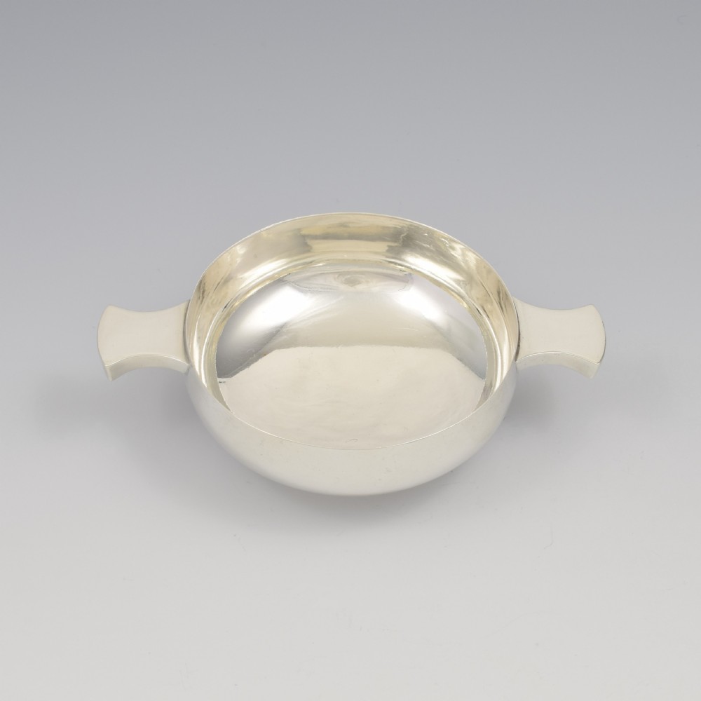 Lovely Art Deco Silver Quaich Chester Hallmarks Charles Perry & Co. 1927