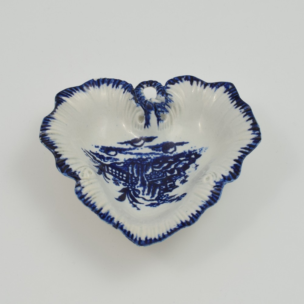 A leaf-shaped 18th-century Liverpool soft-paste porcelain pickle dish decorated with an underglaze blue chinoiserie landscape and feathered blue rim. View IV