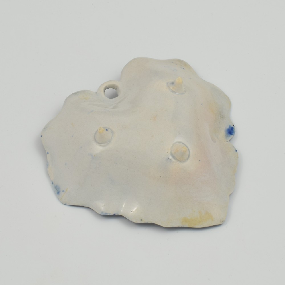 A leaf-shaped 18th-century Liverpool soft-paste porcelain pickle dish decorated with an underglaze blue chinoiserie landscape and feathered blue rim. View VI