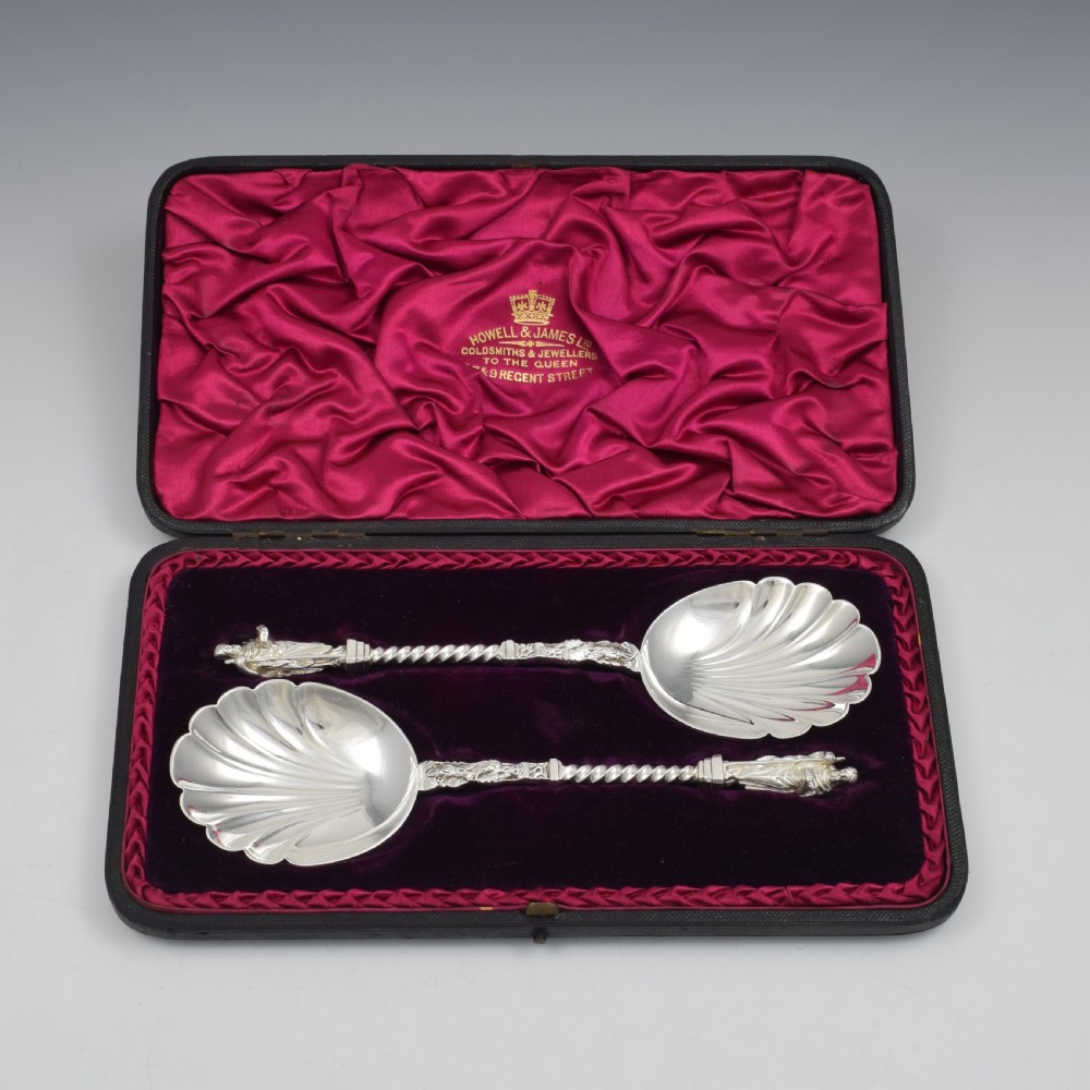 Stunning Pair Of Victorian Cased Silver Scallop Shell Serving Spoons