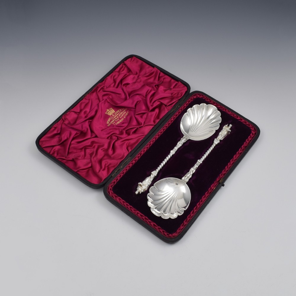 Stunning Pair Of Victorian Cased Silver Scallop Shell Serving Spoons View II