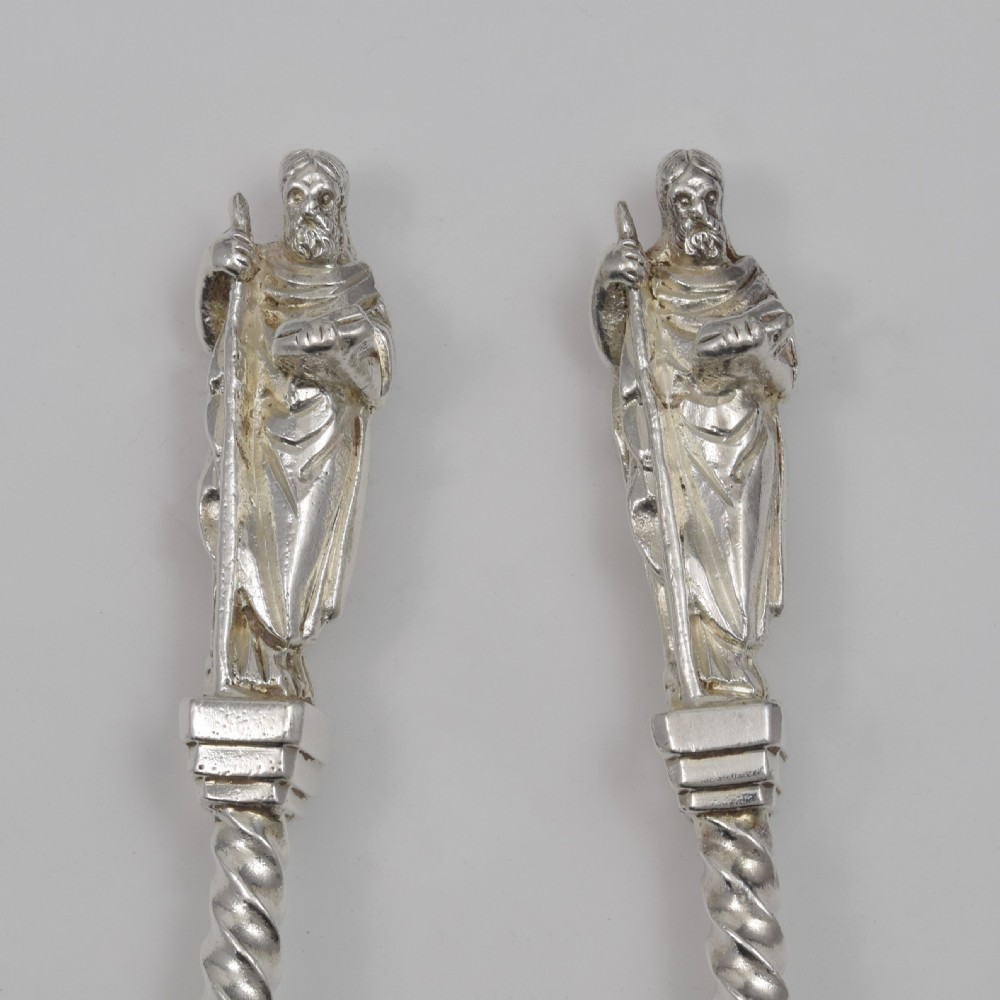 Stunning Pair Of Victorian Cased Silver Scallop Shell Serving Spoons View V