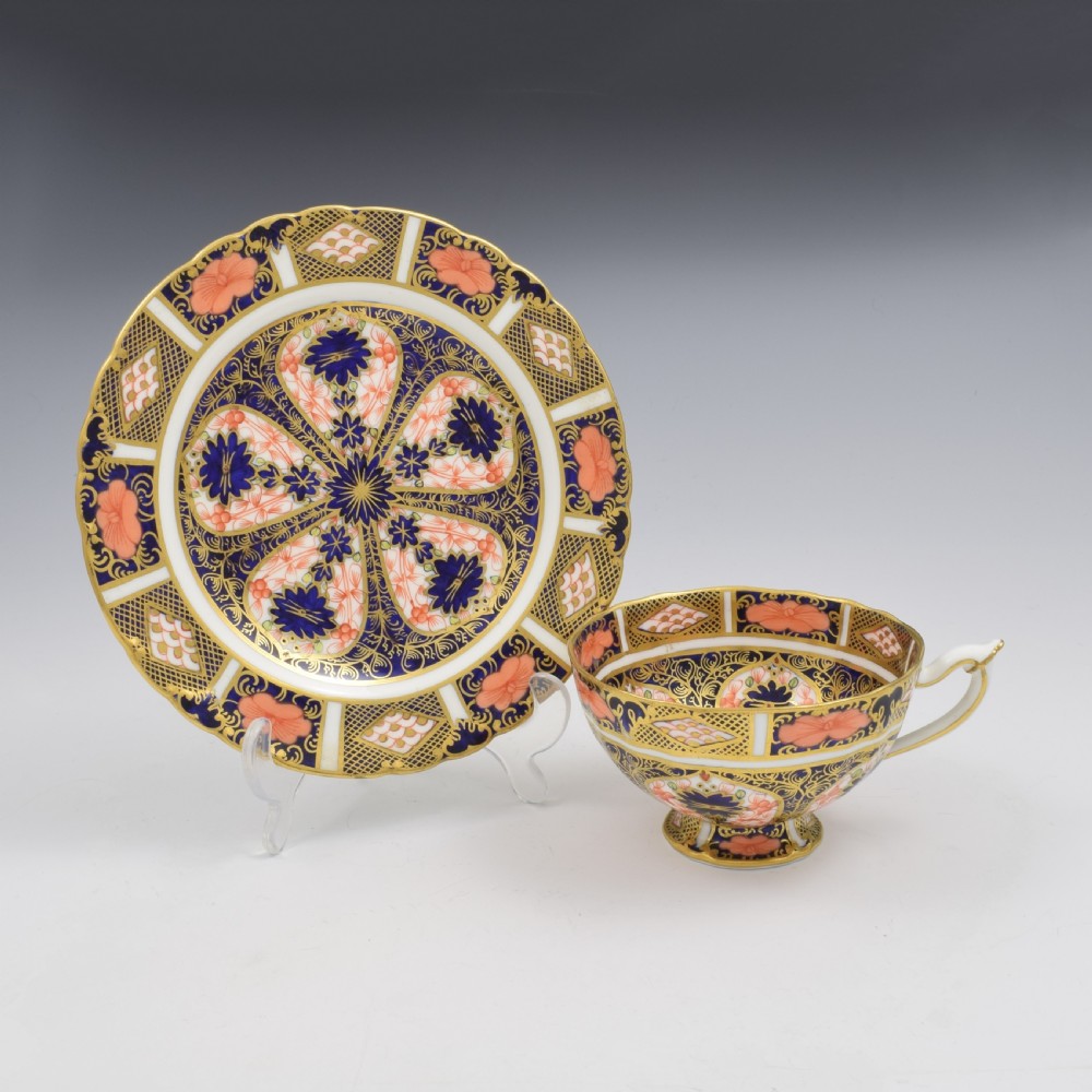 Stunning Royal Crown Derby Pedestal Cup & Saucer Imari 1128 