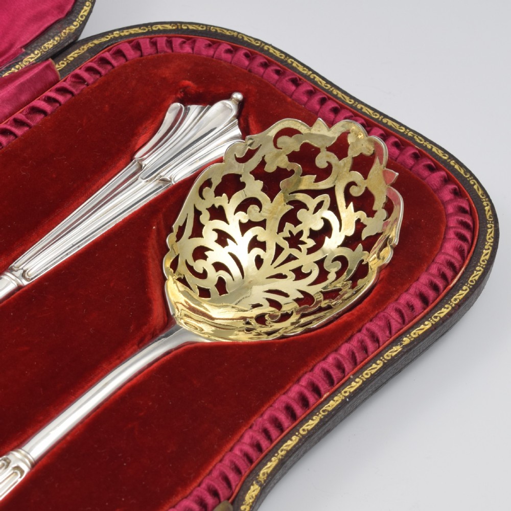 Stunning Edwardian Cased Pair Of Pierced Sterling Silver Serving Spoons View VI