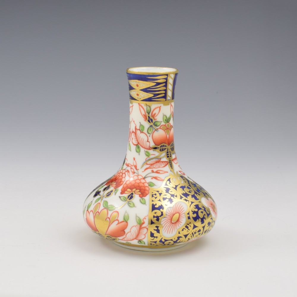 Victorian Stevenson and Hancock Derby porcelain bud vase decorated with rich cobalt blue, iron red floral Imari pattern, and gilding. View V