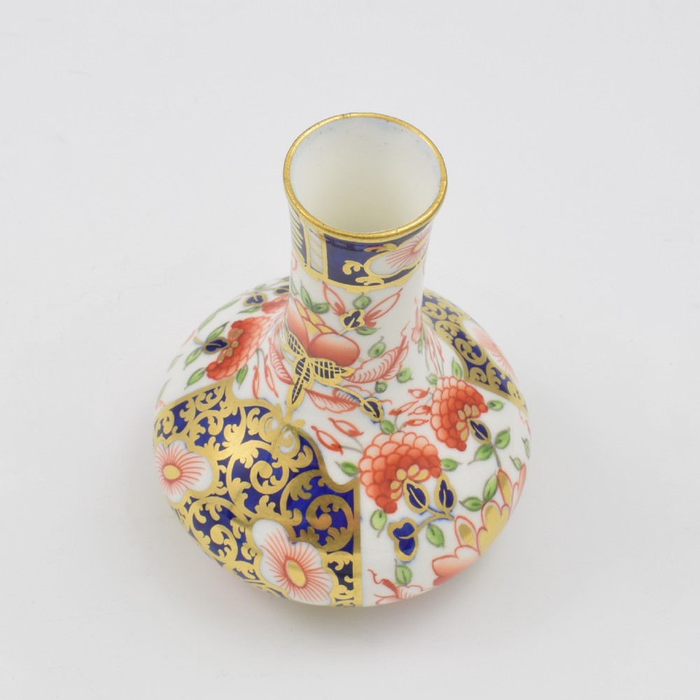 Victorian Stevenson and Hancock Derby porcelain bud vase decorated with rich cobalt blue, iron red floral Imari pattern, and gilding. View VII