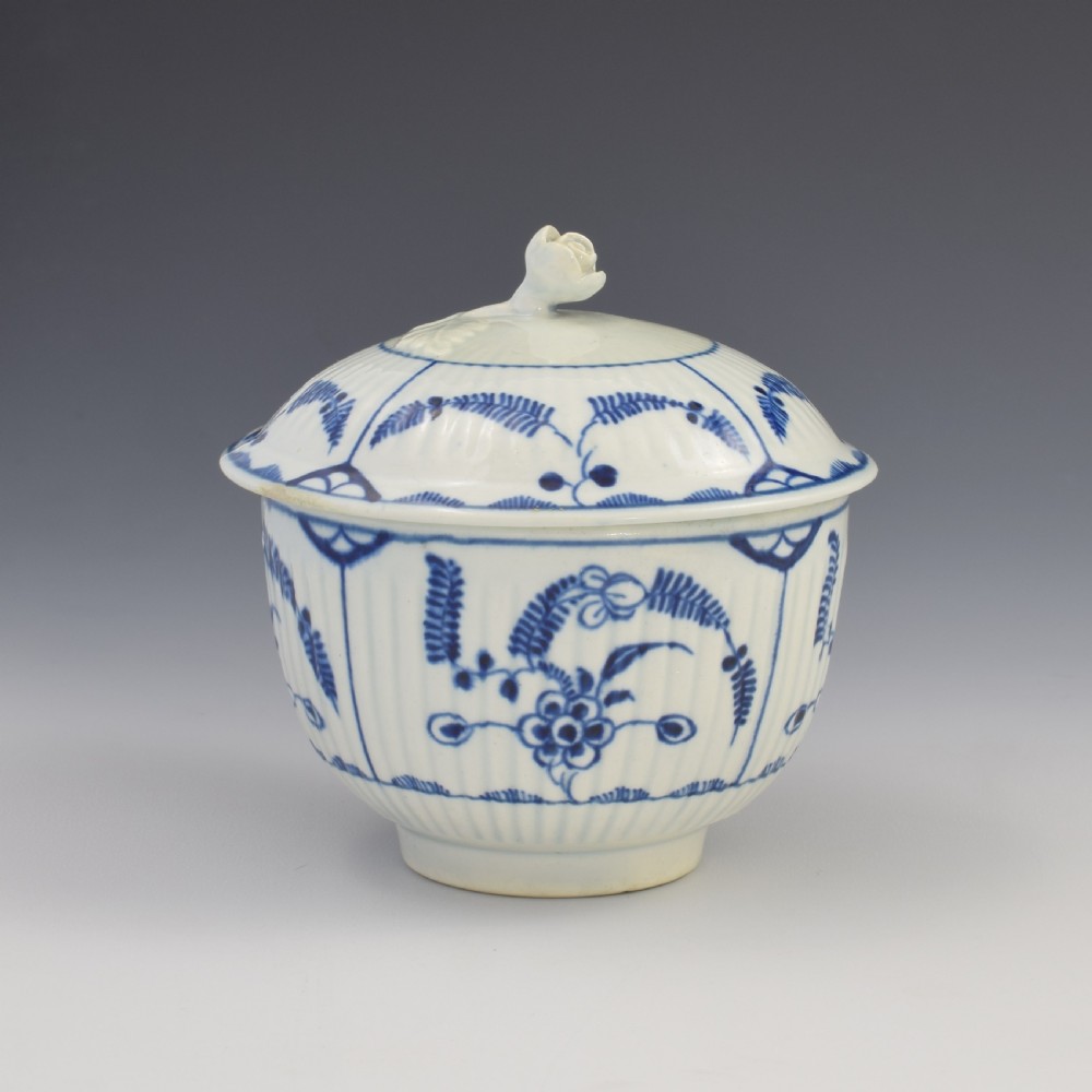 A fluted blue and white eighteenth-century Worcester porcelain sucrier with a sculpted flower finial and floral Immortelle pattern. View II