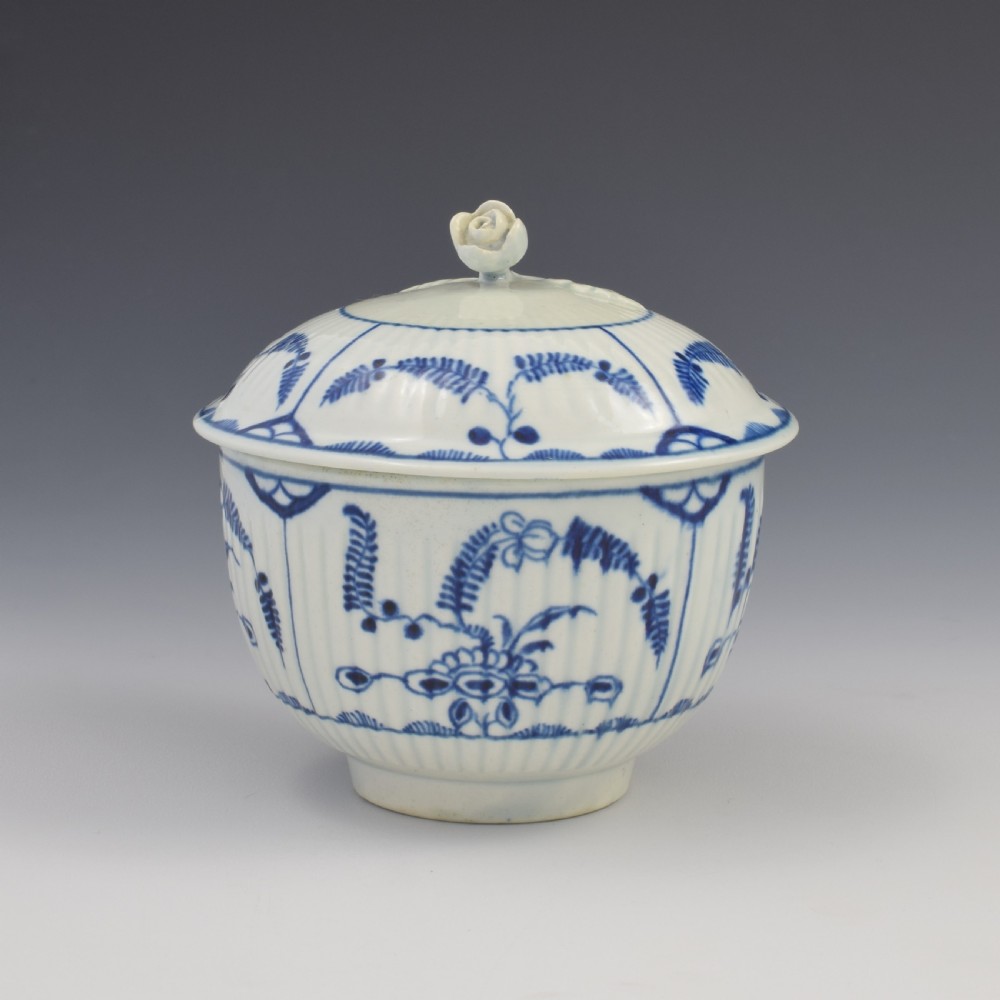 A fluted blue and white eighteenth-century Worcester porcelain sucrier with a sculpted flower finial and floral Immortelle pattern. View III