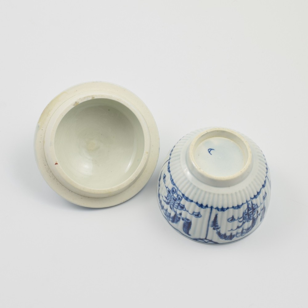 A fluted blue and white eighteenth-century Worcester porcelain sucrier with a sculpted flower finial and floral Immortelle pattern. View IX