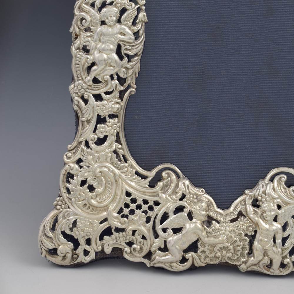Stunning Ornate Victorian Pierced & Embossed Cherubs Silver Photo Frame 1894 Comyns View V