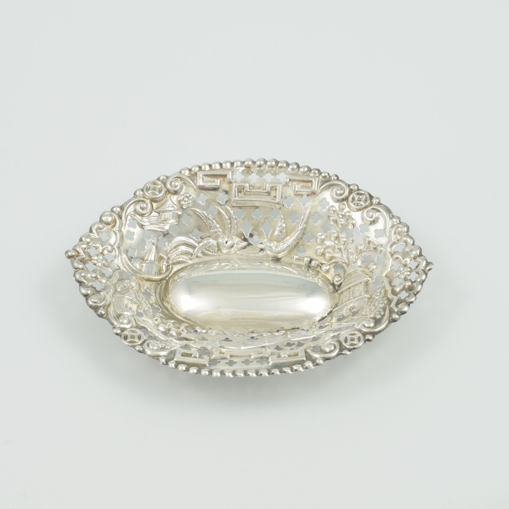 Pretty Edwardian Pierced Silver Trinket Dish Chinoiseries Scenes
