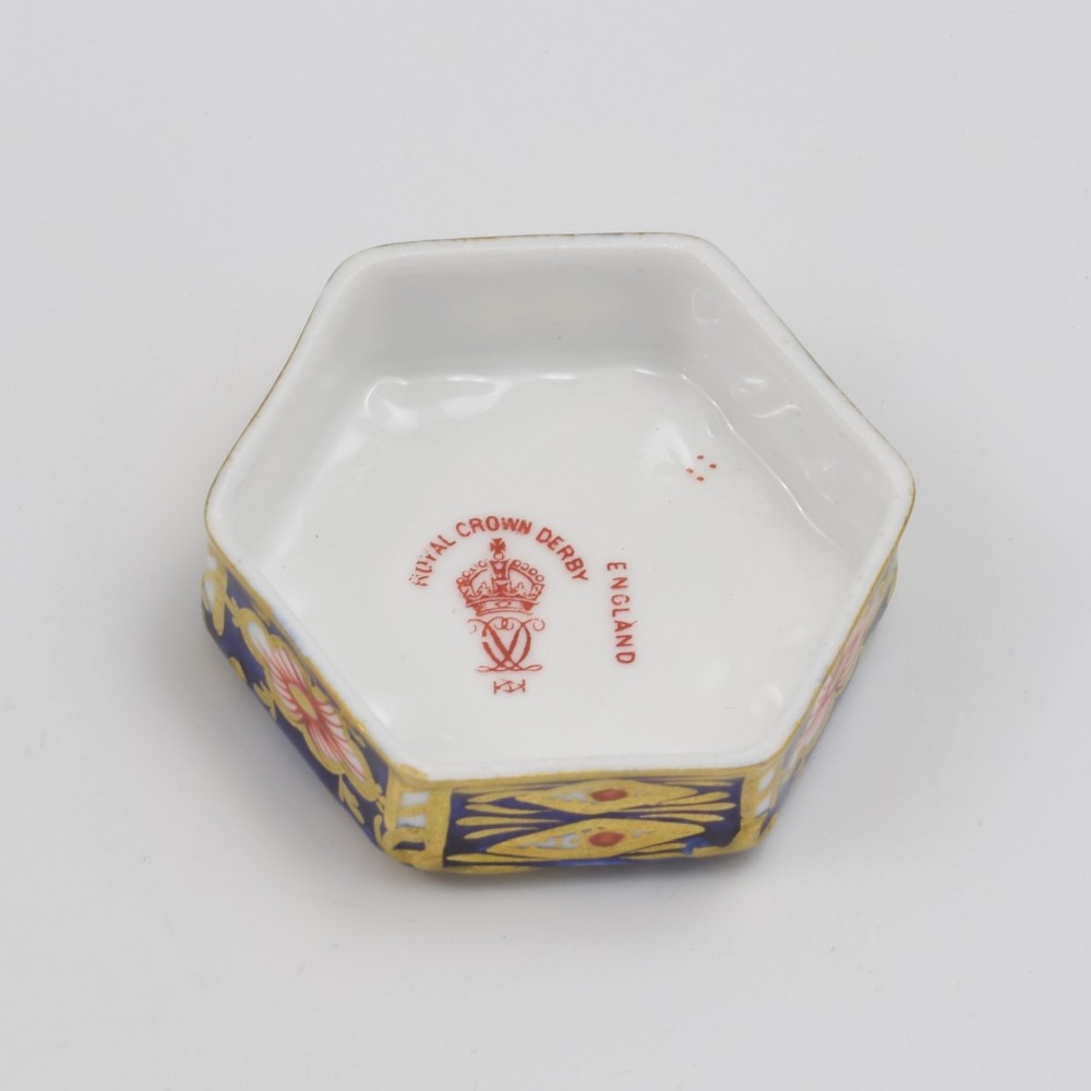 A Victorian hexagonal porcelain tea canister decorated in cobalt blue, iron red, and gilt hand-painted floral motifs with a fitted lid. View IX
