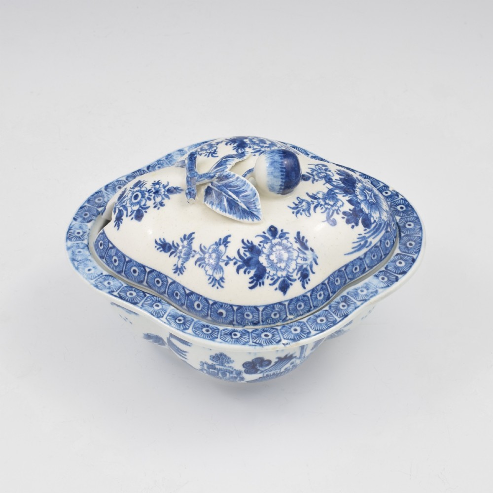 An eighteenth-century Derby soft-paste porcelain sauce tureen and cover featuring a quatrefoil shape, hand-painted blue and white Chinoiserie decoration, and a sculpted fruit handle on the lid. View VI