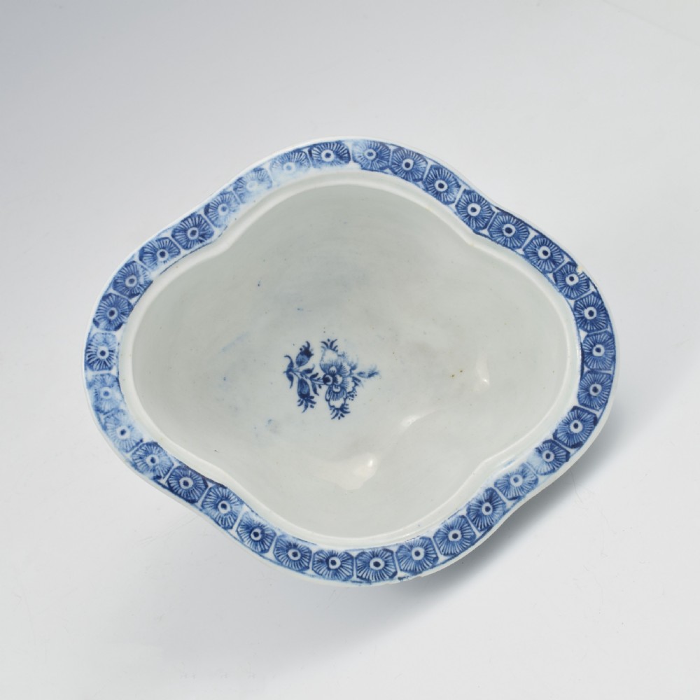 An eighteenth-century Derby soft-paste porcelain sauce tureen and cover featuring a quatrefoil shape, hand-painted blue and white Chinoiserie decoration, and a sculpted fruit handle on the lid. View XI