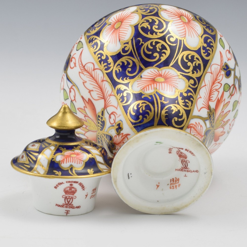 A baluster-shaped porcelain miniature vase and matching domed lid decorated with a cobalt blue, iron red, and gilt Imari pattern. View VII