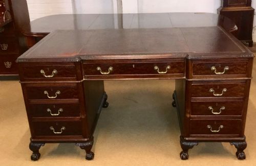 Good and Large Edwardian Mahogany Pedestal Desk