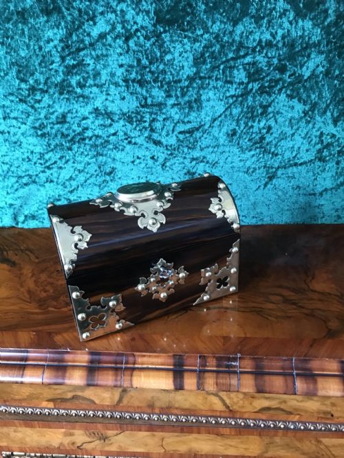 MOST DECORATIVE VICTORIAN DOME TOP BOX CIRCA 1875 - ADDITIONAL PHOTO 3