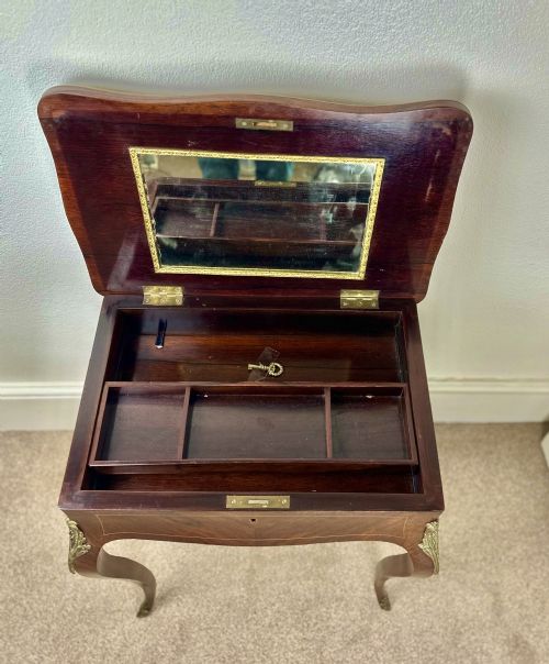 VICTORIAN POUDREUSE CIRCA 1880 WORK TABLE OR DRESSING TABLE - ADDITIONAL PHOTO 3