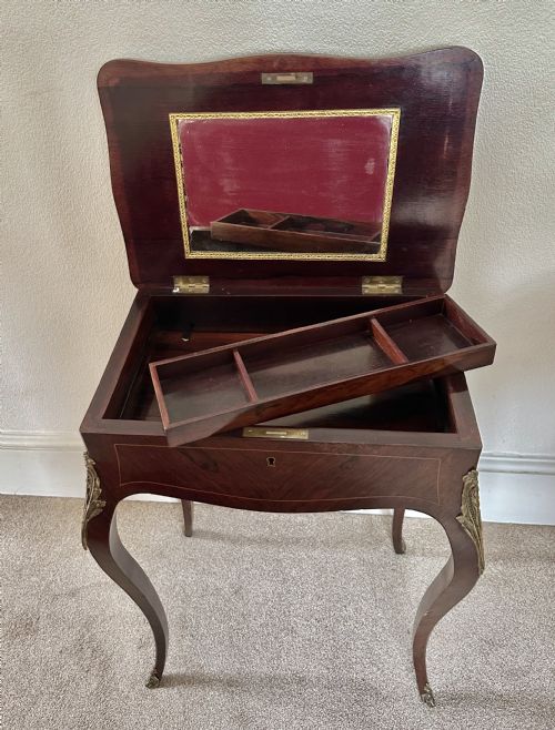 VICTORIAN POUDREUSE CIRCA 1880 WORK TABLE OR DRESSING TABLE - ADDITIONAL PHOTO 4