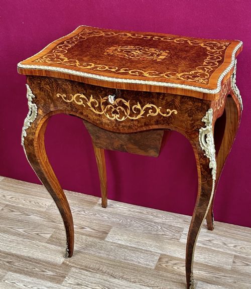Victorian Walnut.dressing / Sewing /Side Table. Circa 1875.
Work Table. Sewing Table