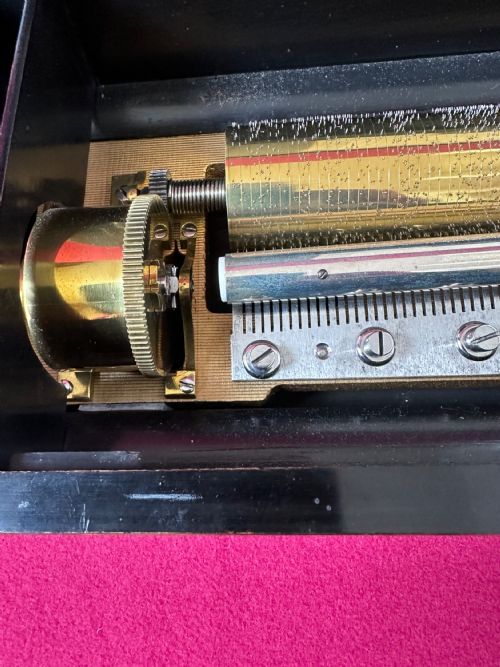 VICTORIAN MUSIC BOX CIRCA 1875 8 AIRS MUSICAL BOX - ADDITIONAL PHOTO 3