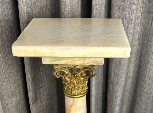A FINE ONYX COLUMN CIRCA 1900 - ADDITIONAL PHOTO 1