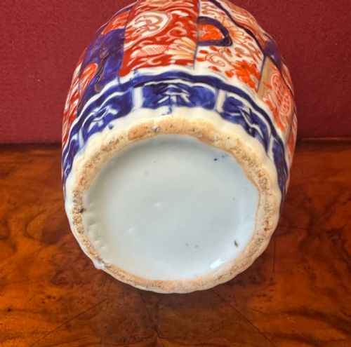 FLUTED BODY IMARI VASE CIRCA 1910 - ADDITIONAL PHOTO 5