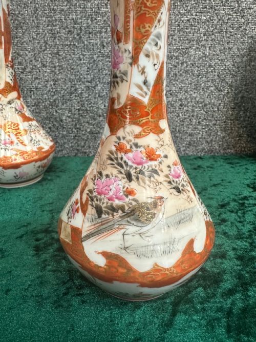 A PAIR OF KUTANI VASES CIRCA 1920 - ADDITIONAL PHOTO 2
