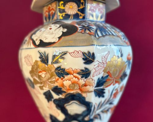 A FINE VASE AND COVER DECORATED IN THE EDO MANNER CIRCA 1910 FRENCH VASE - ADDITIONAL PHOTO 1