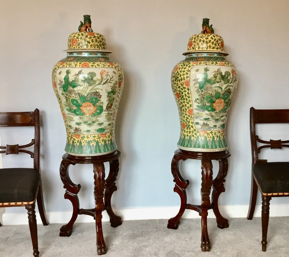 Pair of Oriental vases circa 1920 View III
