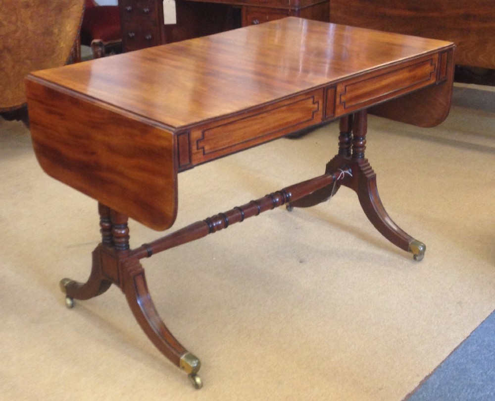 Good quality Regency mahogany sofa table