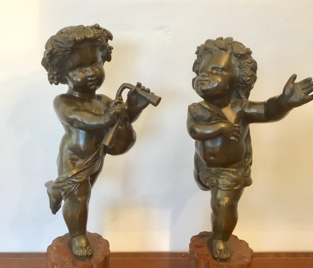 Pair of 19 ct bronze Putti View II