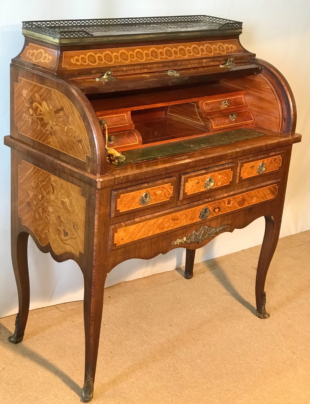 19ct  French marquetry desk View II