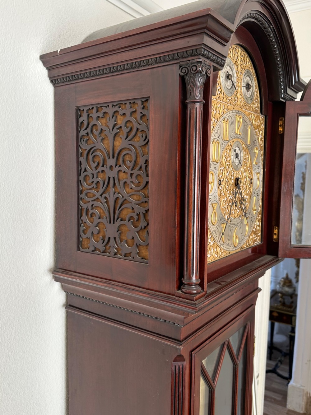 Good and large tubular bells, long case. Musical grandfather clock. View IV