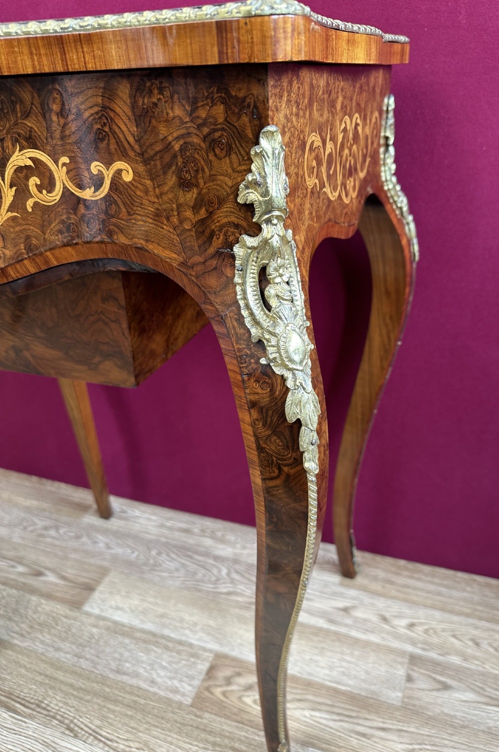 Victorian walnut.Dressing / Sewing /side Table. Circa 1875.
Work table. Sewing table  View IV