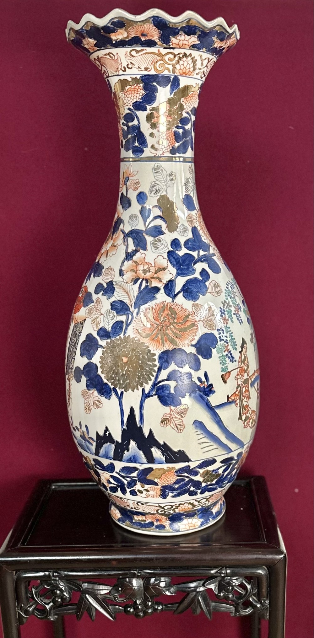 Good and large IMARI vase circa 1920
